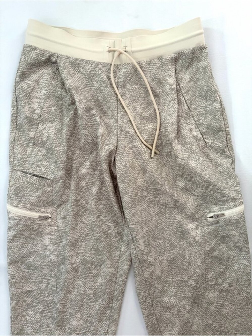 Athleta Women’s Pants Venture Printed Pants in a Viper Gray Joggers Size 4 Tall - Picture 15 of 15